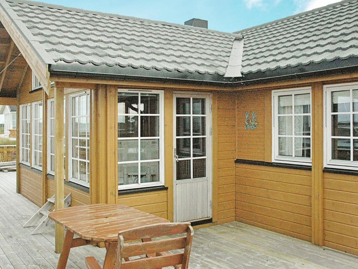 Three-Bedroom Holiday Home In Dyrvik Tuvnes Extérieur photo